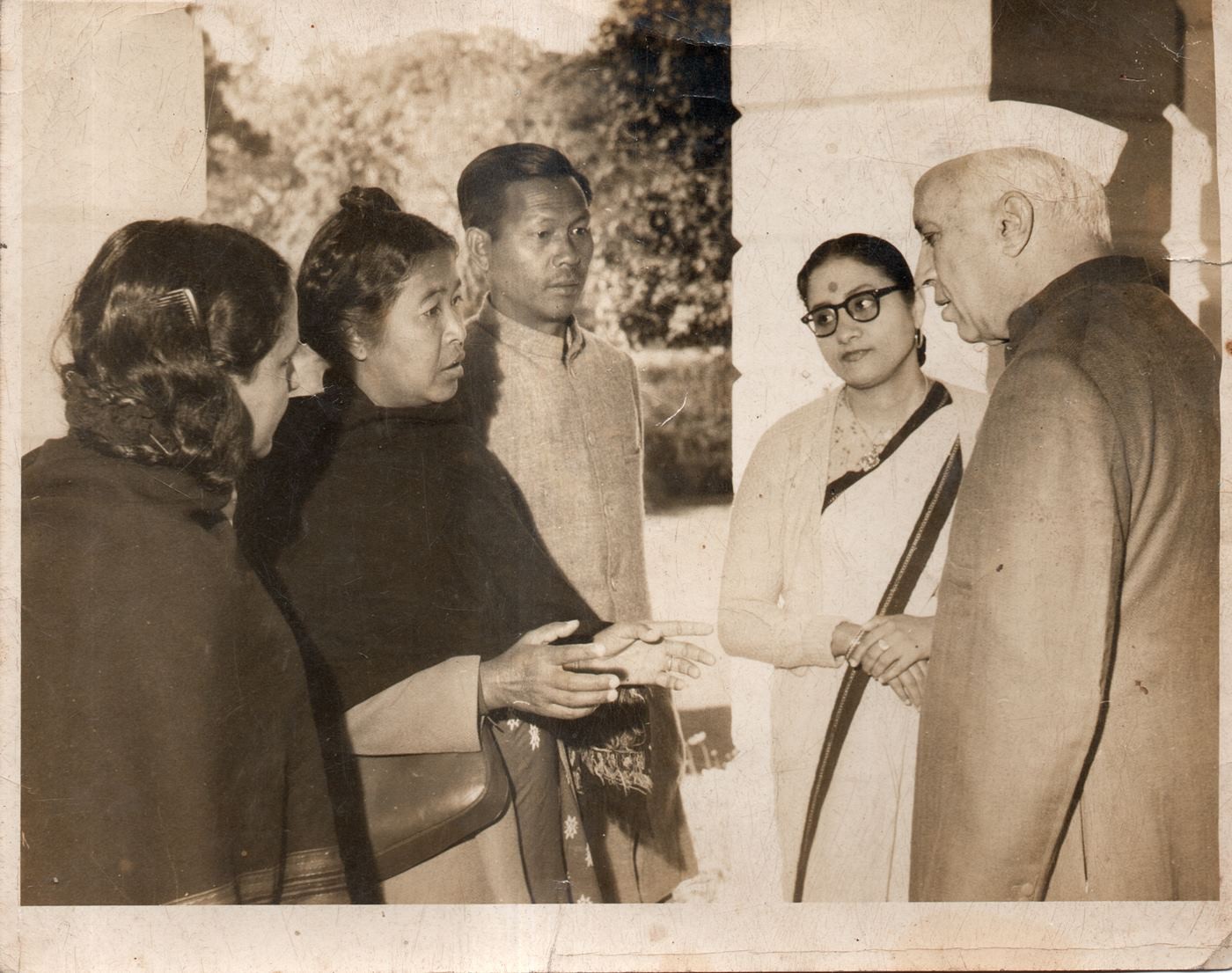 Mrs. Ngakkhokim interacting with the then Prime Minister of India, Pandit Jawaharlal Nehru with Mr. Lampum standing beside her on 28th January, 1960