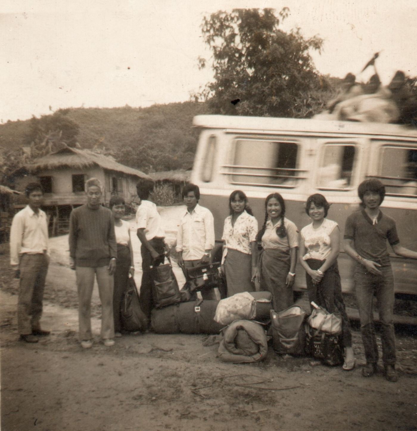 Taking photographs with vehicles while travelling was a common scene especially in the 1960s and 70s.