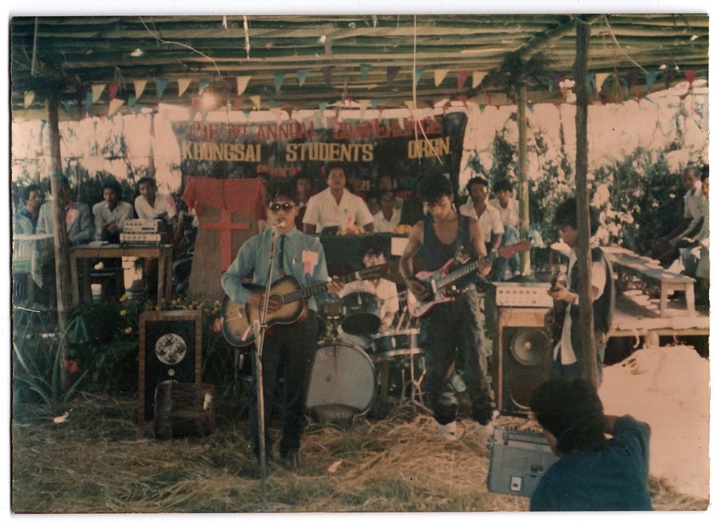 Benny Khongsai performing in the 1990s 